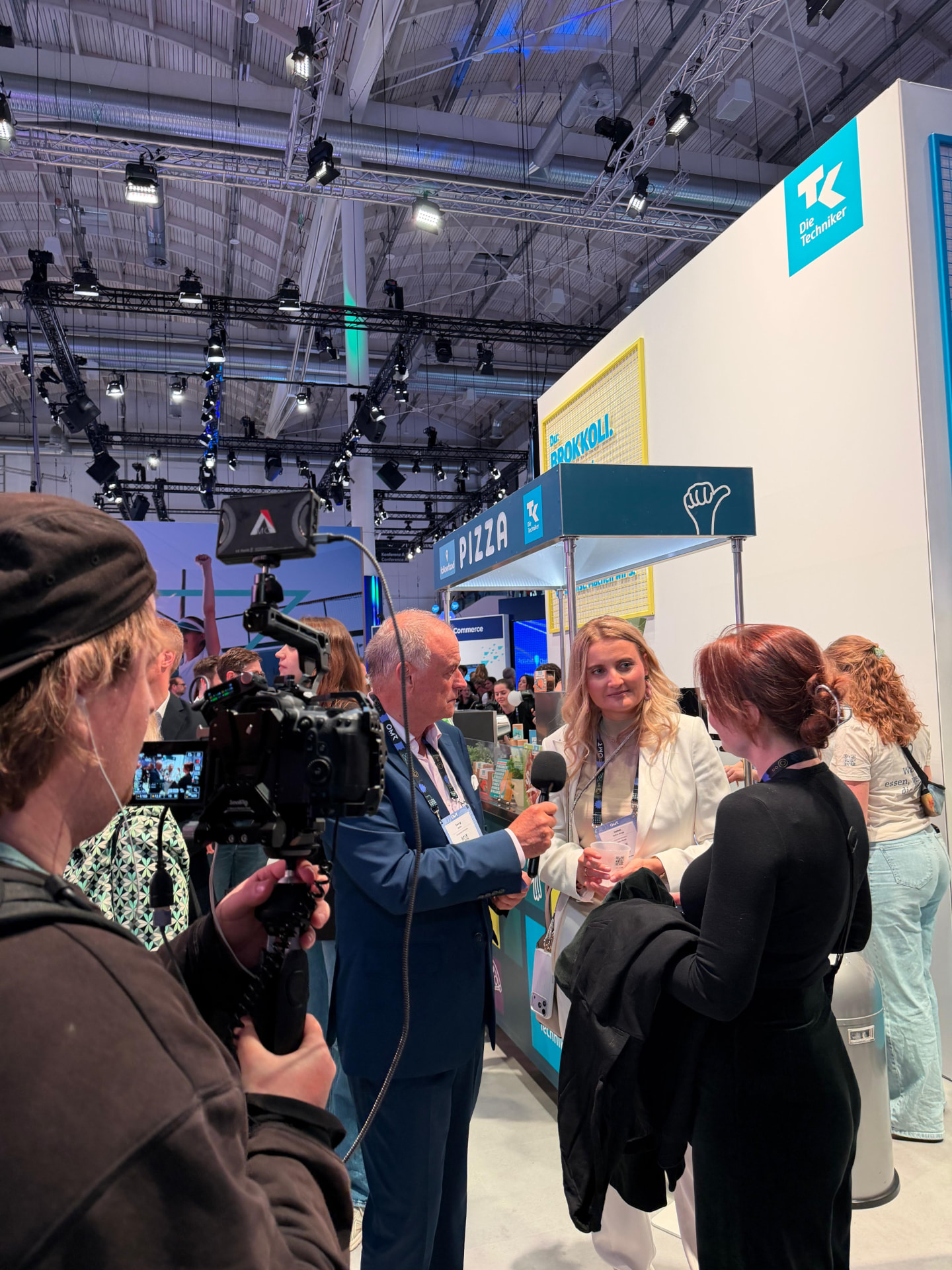 Interview am Social-Pizza-Stand der Techniker auf der OMR
